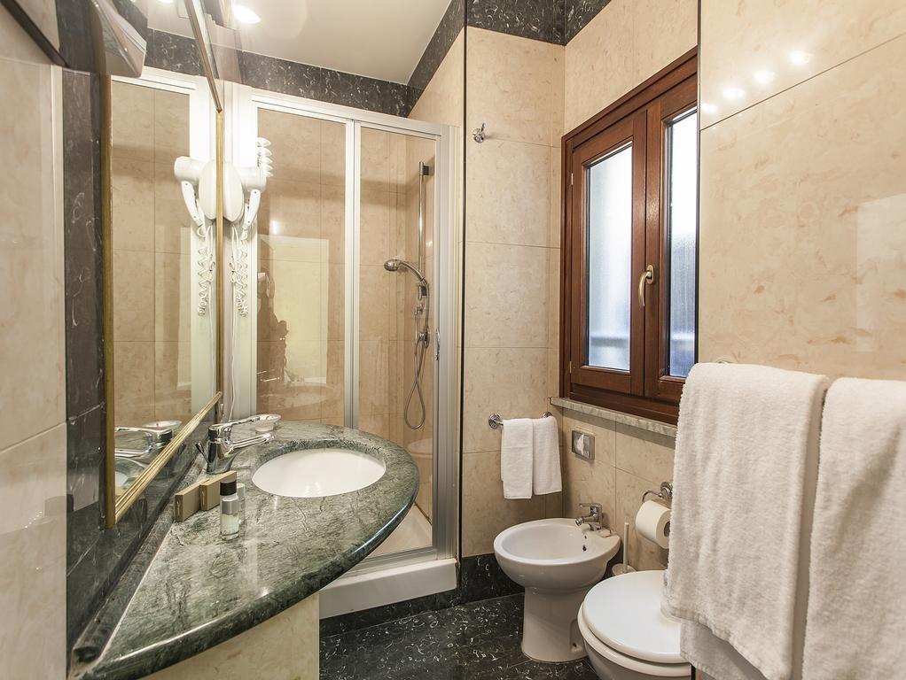 Hotel Regina Giovanna Rzym Pokój zdjęcie