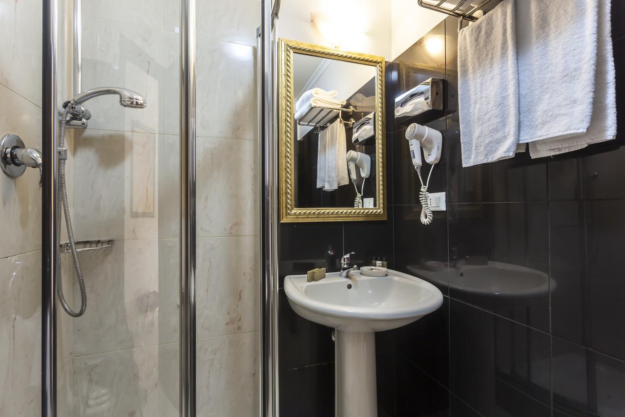 Hotel Regina Giovanna Rzym Zewnętrze zdjęcie