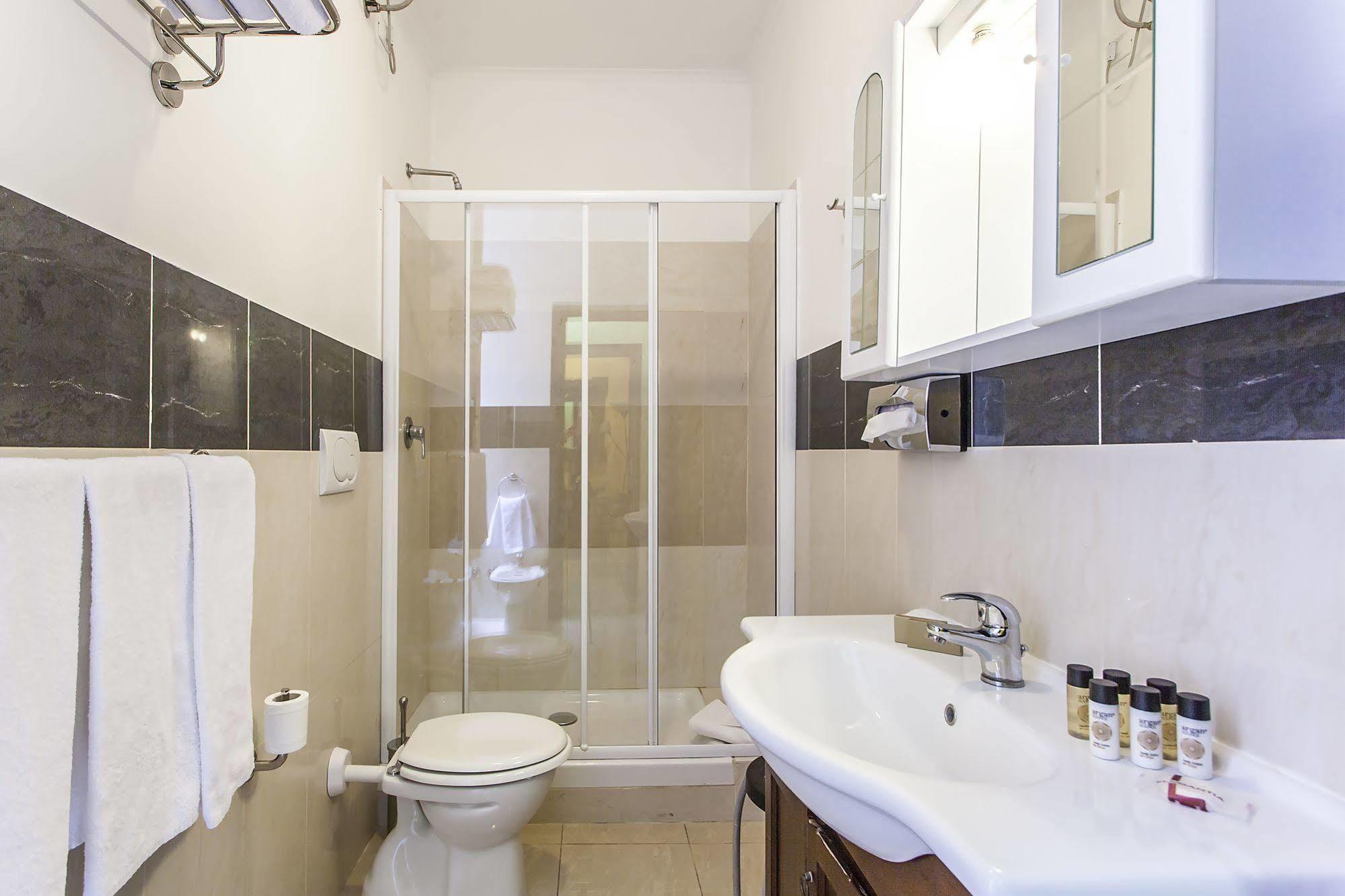Hotel Regina Giovanna Rzym Zewnętrze zdjęcie